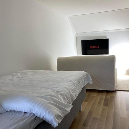 ロヴァニエミLuxury - Sauna With Star Lights - Wifi&Parkingアパートメント エクステリア 写真
