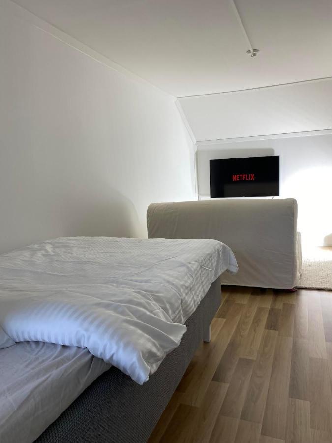 ロヴァニエミLuxury - Sauna With Star Lights - Wifi&Parkingアパートメント エクステリア 写真